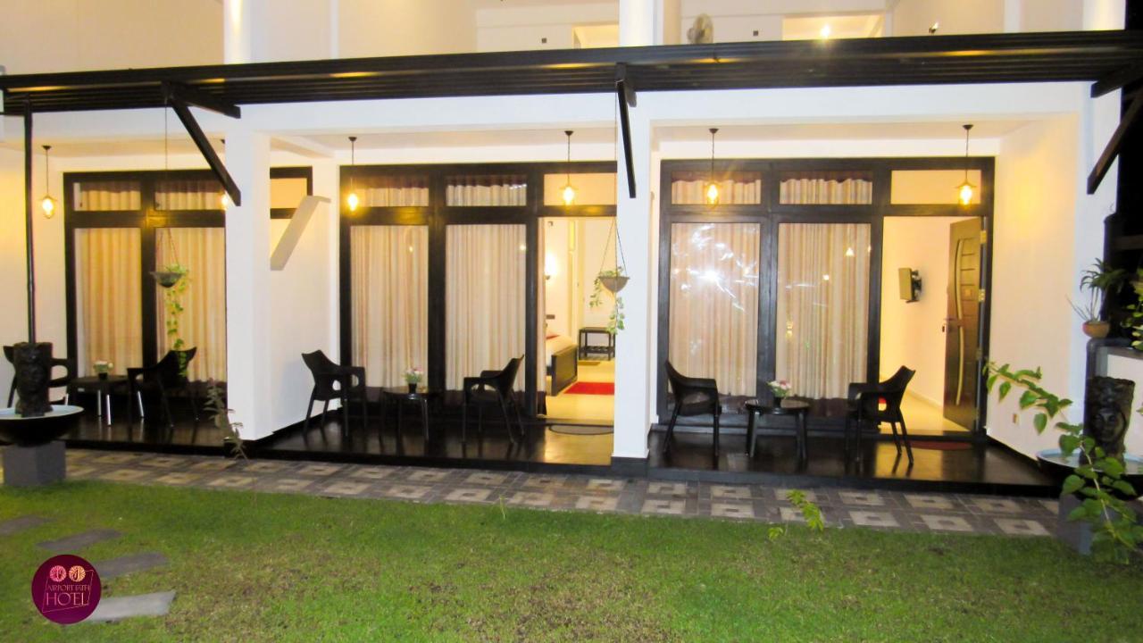 Airport Faith Hotel Katunayaka Esterno foto