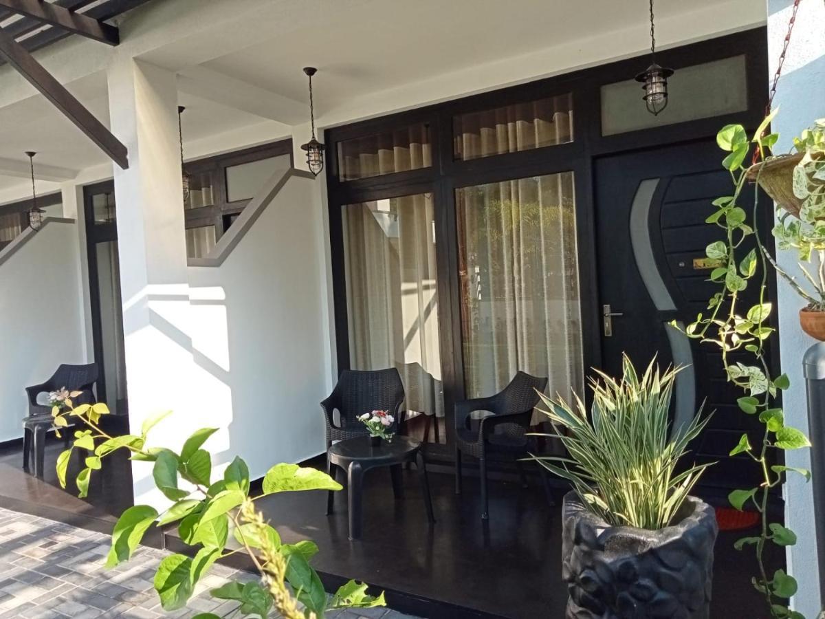 Airport Faith Hotel Katunayaka Esterno foto