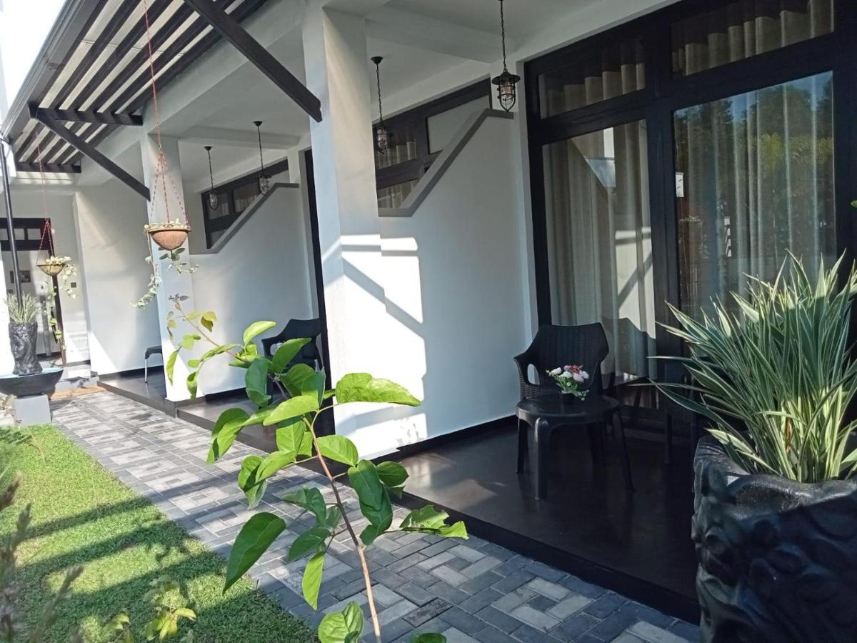 Airport Faith Hotel Katunayaka Esterno foto