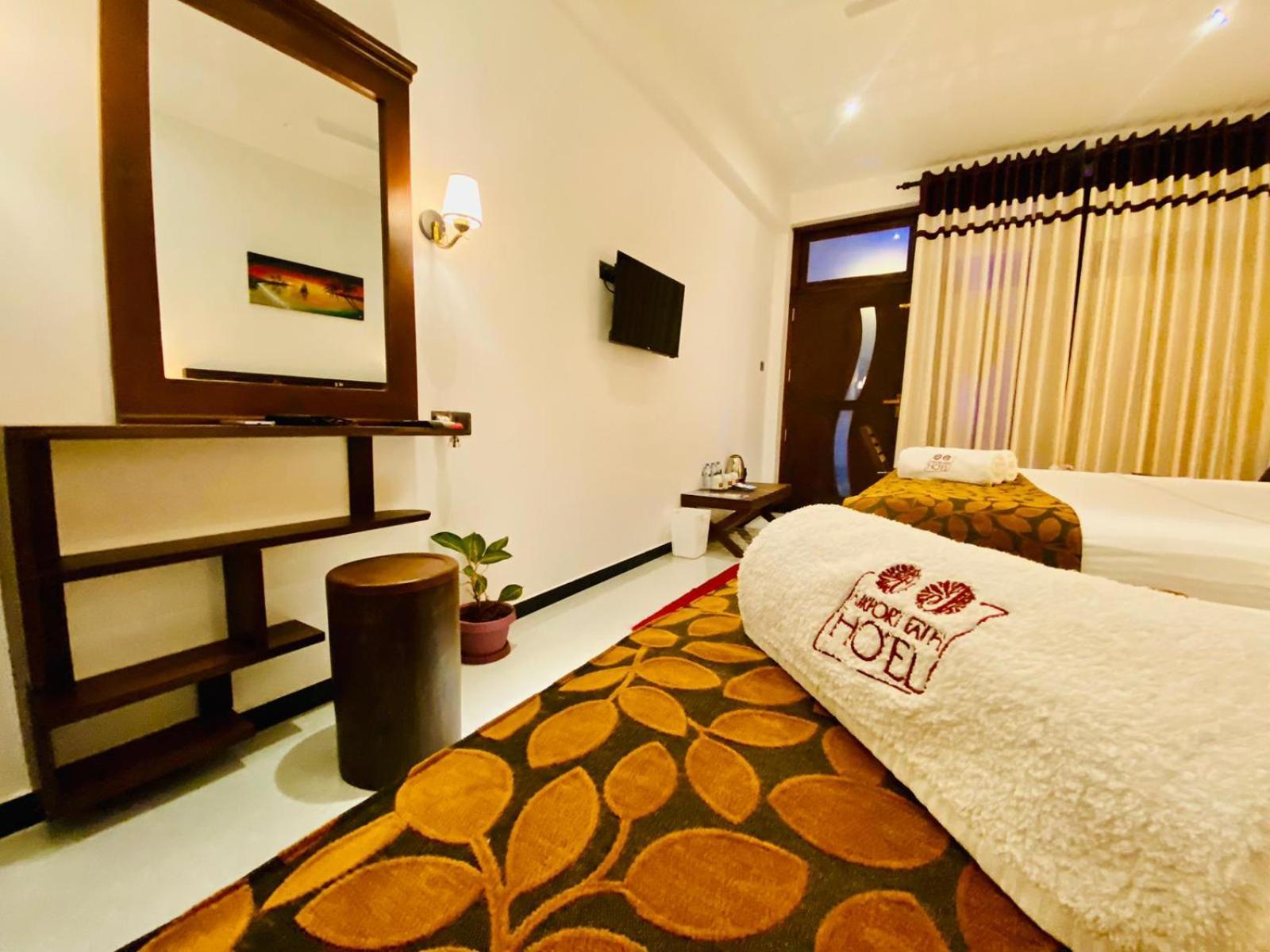 Airport Faith Hotel Katunayaka Esterno foto